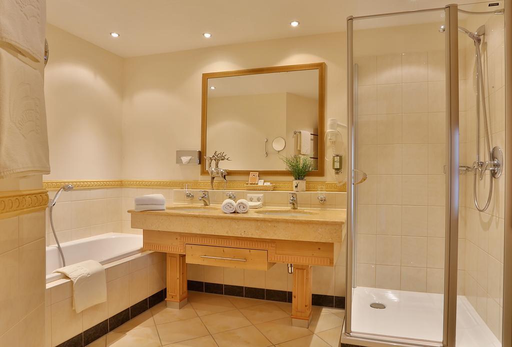 Hotel Dreisonnen Serfaus Room photo